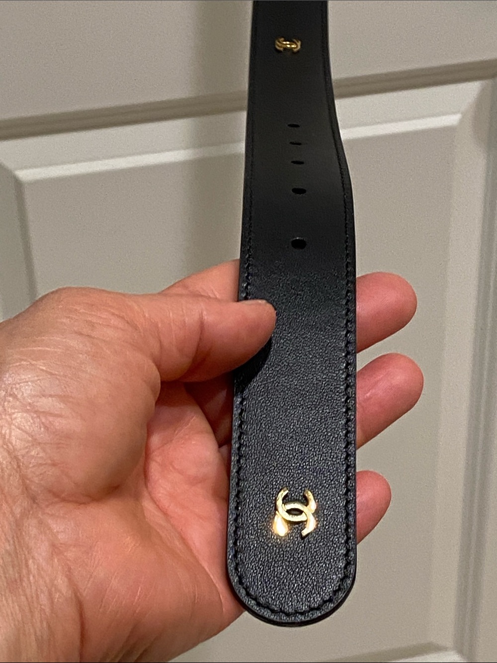 CHANEL Black Leather Belt with Gold Interlocking CC Buckle Size 105 - Picture 13 of 13